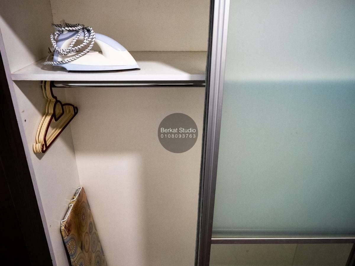 Berkat Studio Hotel Кота Бару Екстериор снимка