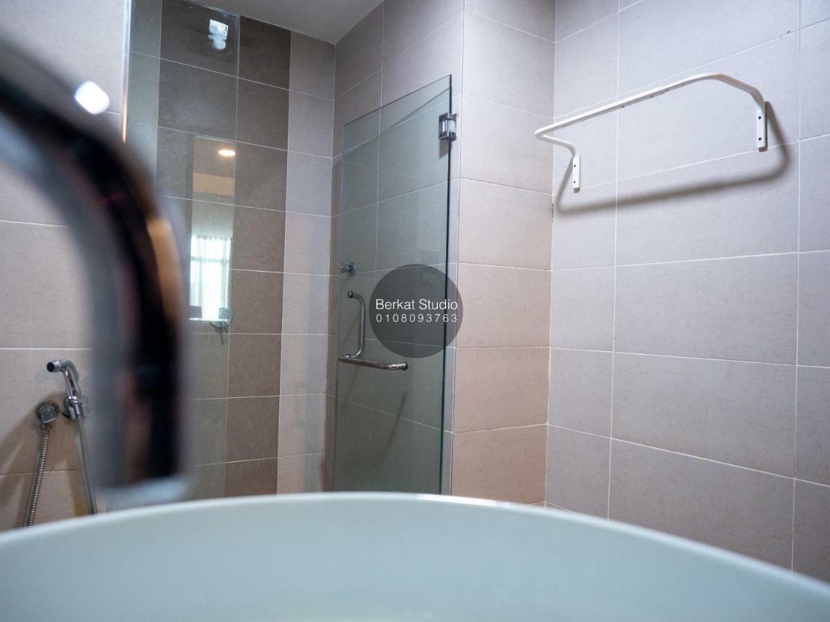 Berkat Studio Hotel Кота Бару Екстериор снимка