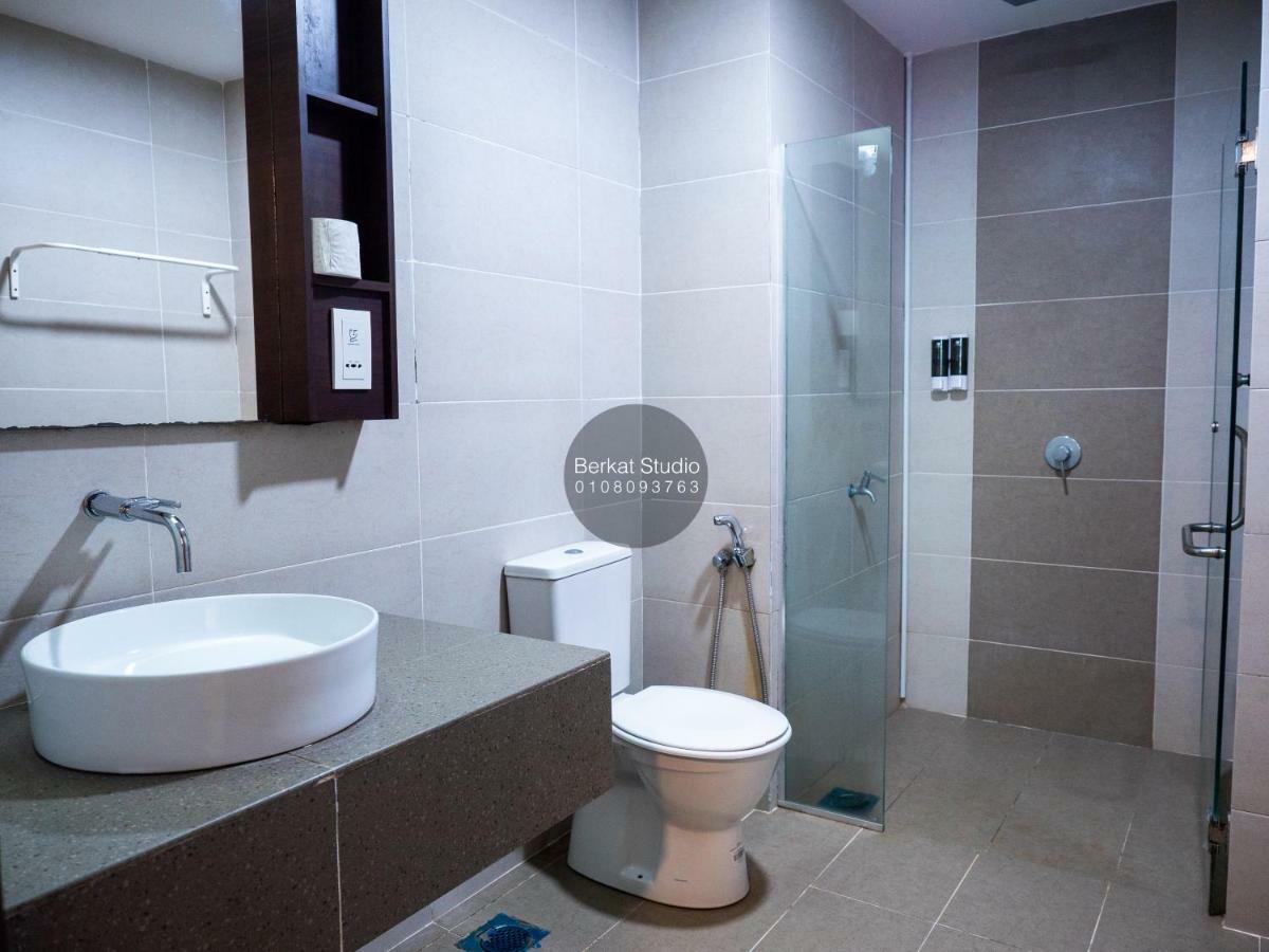 Berkat Studio Hotel Кота Бару Екстериор снимка