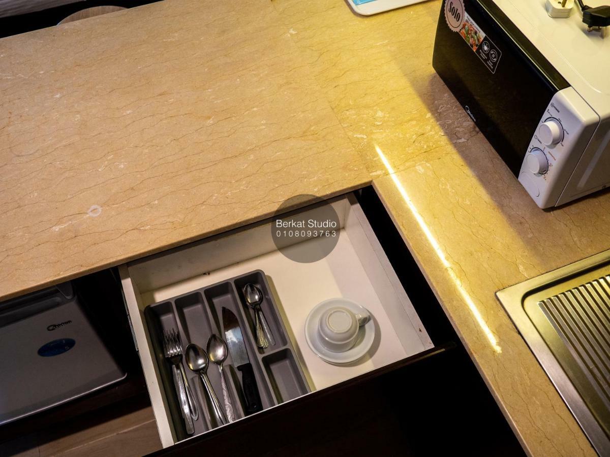 Berkat Studio Hotel Кота Бару Екстериор снимка