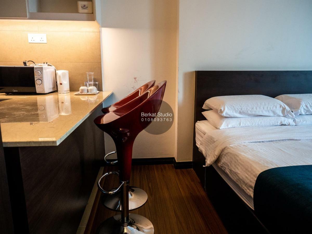 Berkat Studio Hotel Кота Бару Екстериор снимка